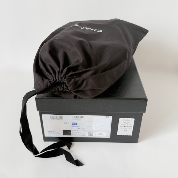 Chanel Women’s Leather Sneakers size Italy 38.5 (US8). - Picture 8 of 8